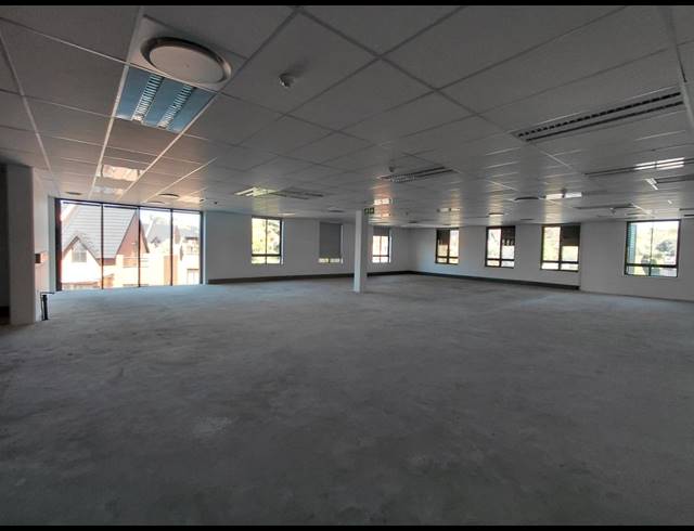 329M² OFFICE TO LET IN MAGALIESSIG